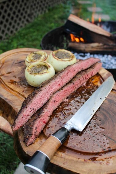 The grilled steak with cheese stuffed onions sliced and served.