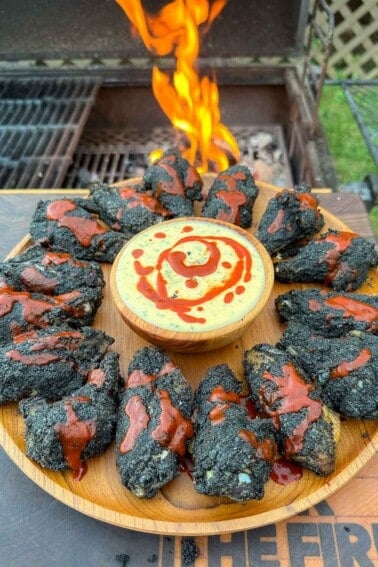 The smoked bat wings plated and served.