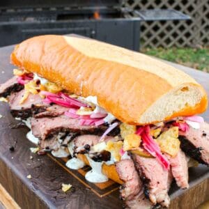 The picanha steak sandwich is assembled and ready to eat!