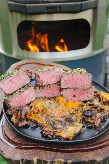 Steak with Tennessee onions, ready to eat.
