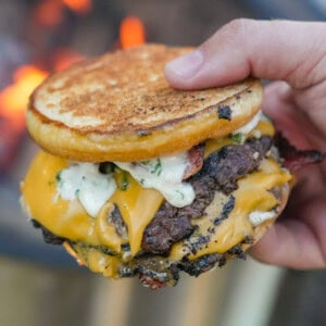 The toasted bread is the perfect complement to the perfectly cooked 80/20 beef, American cheese, and homemade aioli sauce.