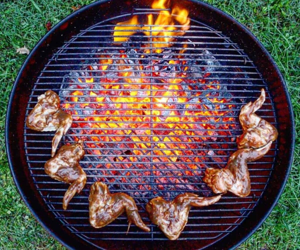 an overhead shot of the wings placed in a circle on the outside of the grill