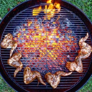an overhead shot of the wings placed in a circle on the outside of the grill